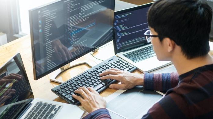 美國(guó)程序員當(dāng)雇傭兵,俄羅斯程序員當(dāng)黑客,而中國(guó)程序員專心掙錢