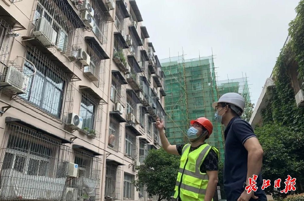 早安武漢|羨慕!連抽油煙機都幫洗了……武漢這個區(qū)54個老舊小區(qū)進場改造