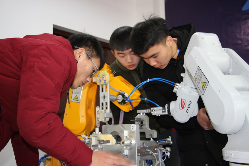 it服務(wù)機(jī)房_it技能服務(wù)_it服務(wù)圖片